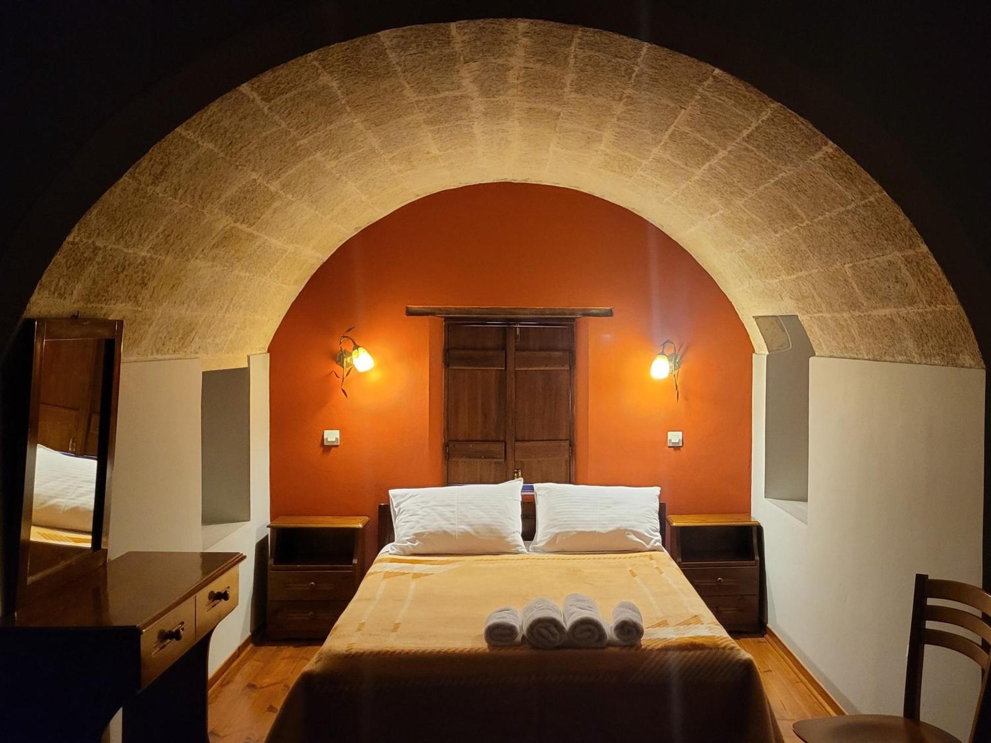 Lithochtisto Hotel Monemvasia Ruang foto